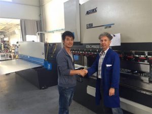Cliente de Chipre Visita Prensa Máquina de freo e máquina de corte na nosa fábrica