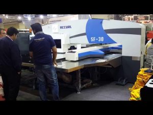 Maquinaria de prensa de perforación hidráulica servo cnc de alta calidade
