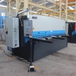 máquina de corte de viga abatible de placas metálicas hidráulicas